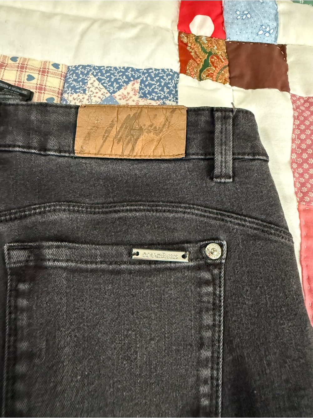 Peter Nygard Women’s High-Rise Charcoal Gray skinny Jeans